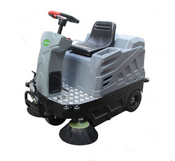 科的/kedi小型驾驶式扫地车GBZ-V1，滚筒式尘箱设计
