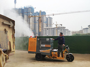 多功能高压冲洗车用于建筑工地喷雾降尘，效果出奇好