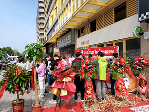 【萊充車服】德盛廣場店開業(yè)首日，現(xiàn)場十分火爆！